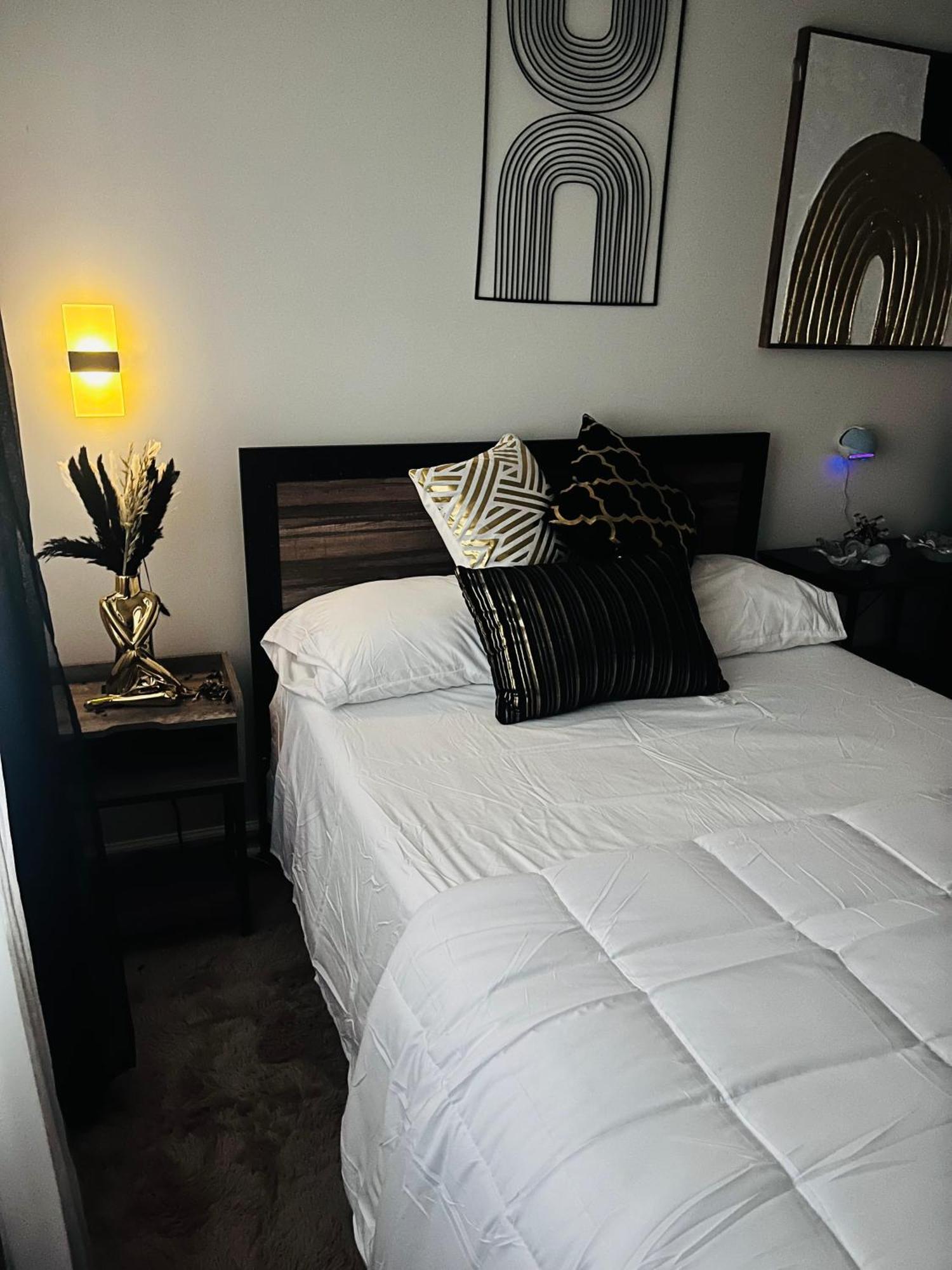Stylish Cozy Quiet Family Retreat And Romantic Getaway Sleeps Up To 7 With Fast Wifi, Free Parking, Work Station, Alexa Enabled, Fenced In Backyard For Pets Grill Party Patio, Porch, Beach, Canal, Stadium,Boardwalk Restaurants, And Much More! Atlantic City Eksteriør bilde